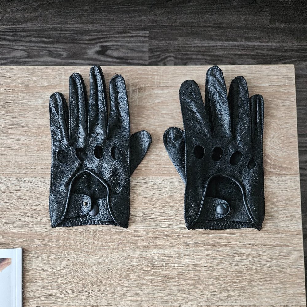 Leather gloves